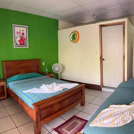 Oasis The Traveler Vandrerhjem Lanquín Eksteriør bilde