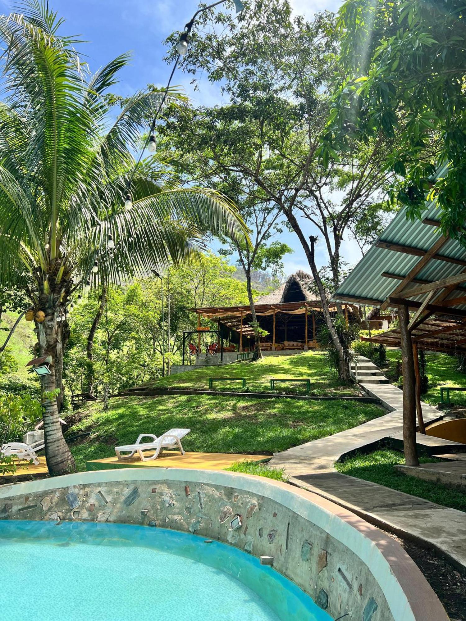 Oasis The Traveler Vandrerhjem Lanquín Eksteriør bilde