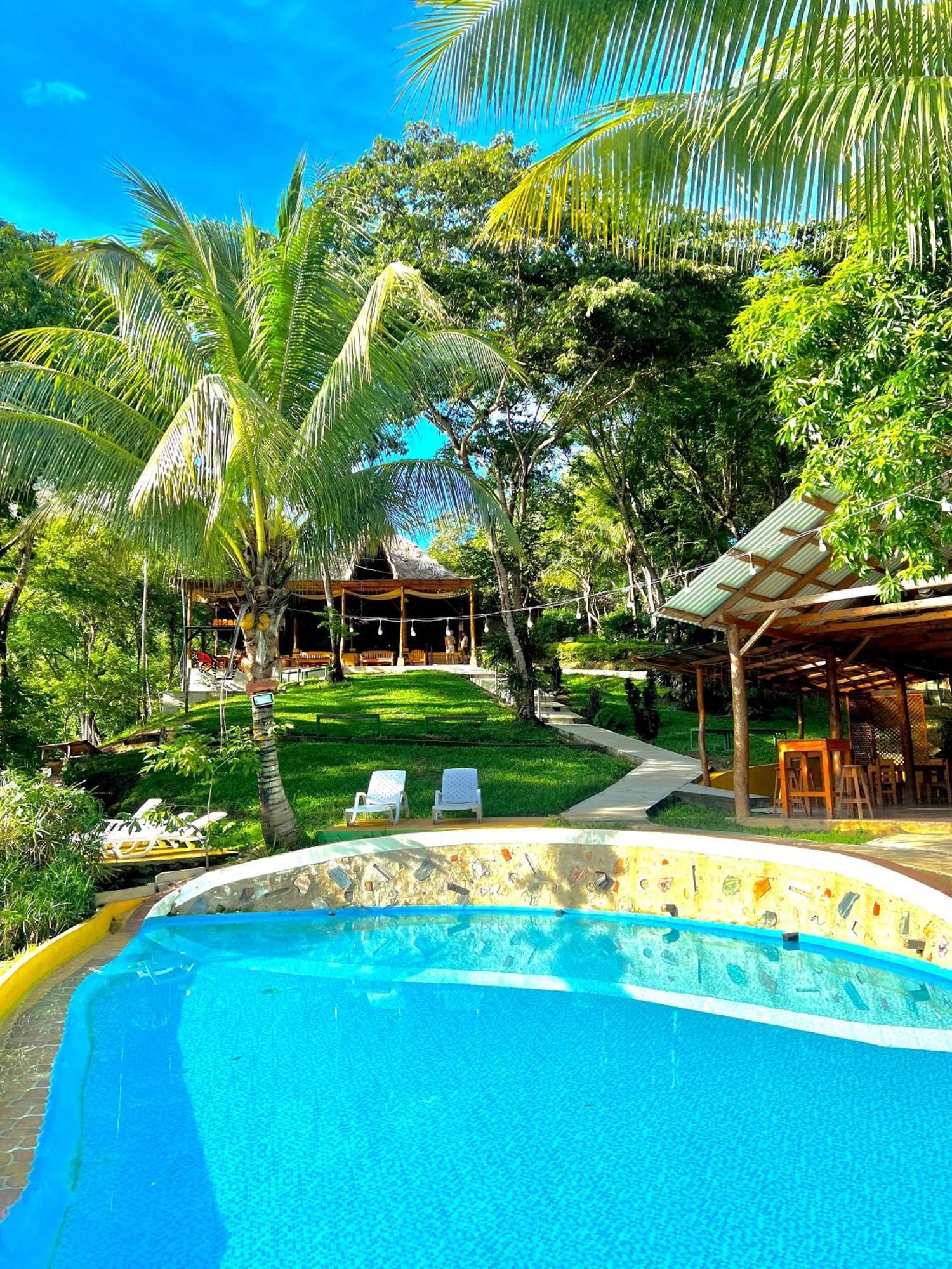 Oasis The Traveler Vandrerhjem Lanquín Eksteriør bilde