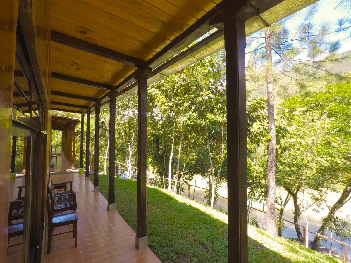 Oasis The Traveler Vandrerhjem Lanquín Eksteriør bilde